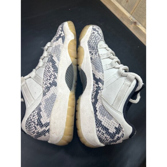 Nike Air Jordan 11 Retro Low Light Bone Snakeskin Grey CD6847-002 6.5Y Womens 8 - Picture 7 of 8
